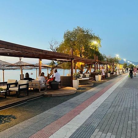 Irene Beach Front Luxury Suite Peraía Екстериор снимка