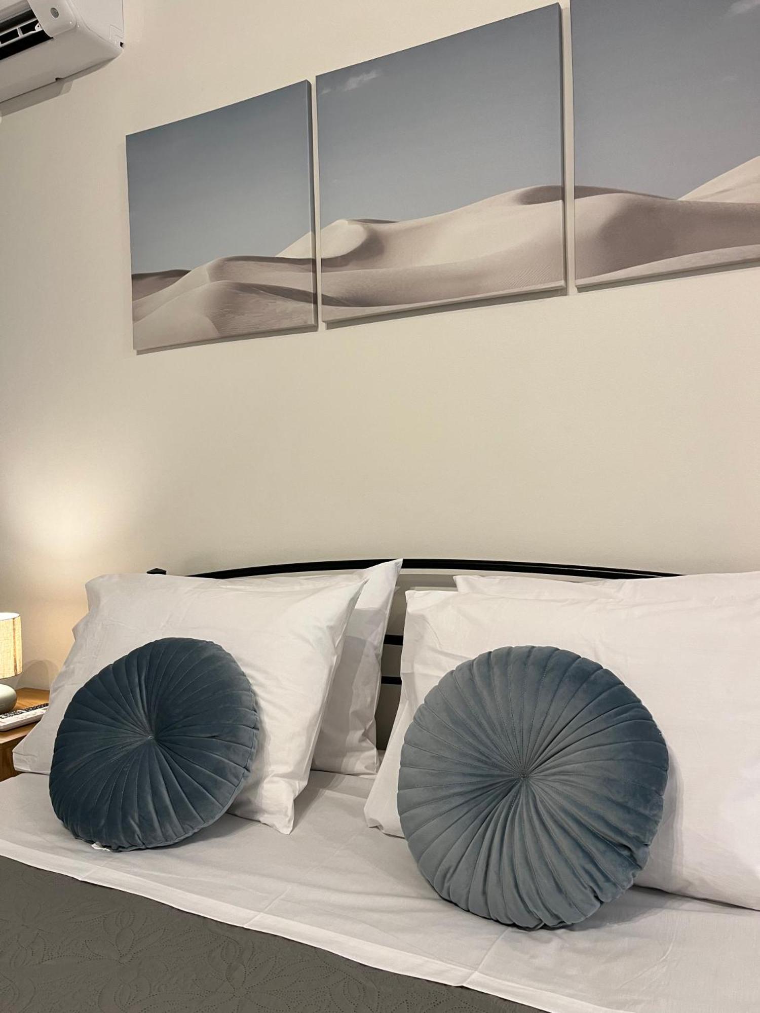 Irene Beach Front Luxury Suite Peraía Екстериор снимка