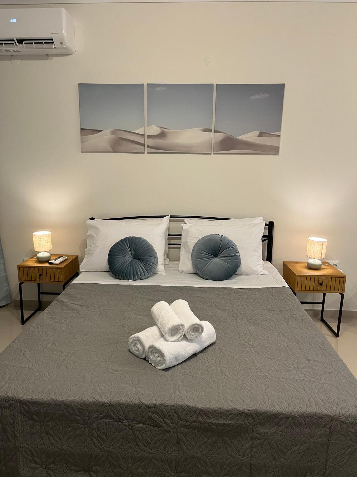 Irene Beach Front Luxury Suite Peraía Екстериор снимка