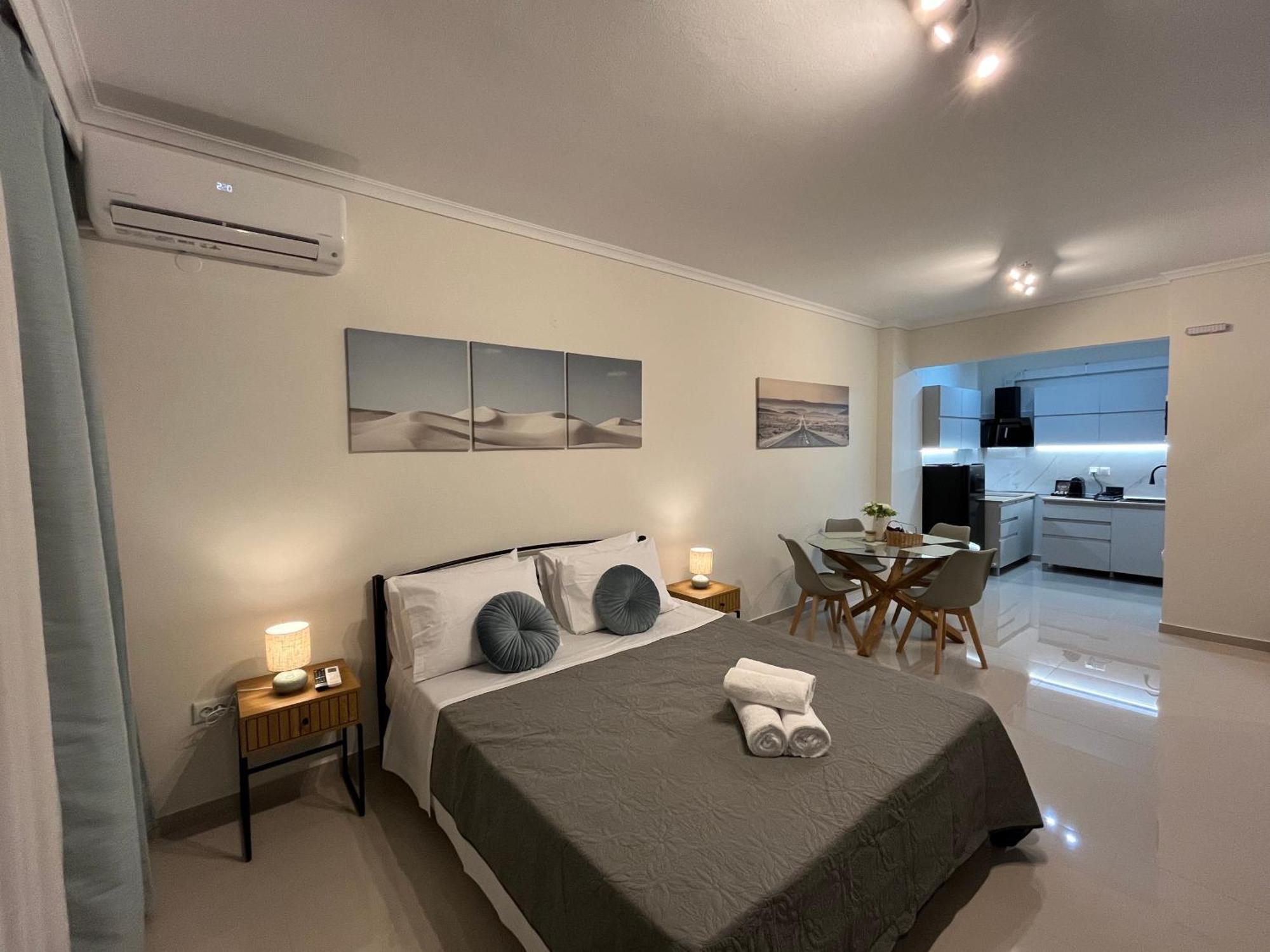Irene Beach Front Luxury Suite Peraía Екстериор снимка