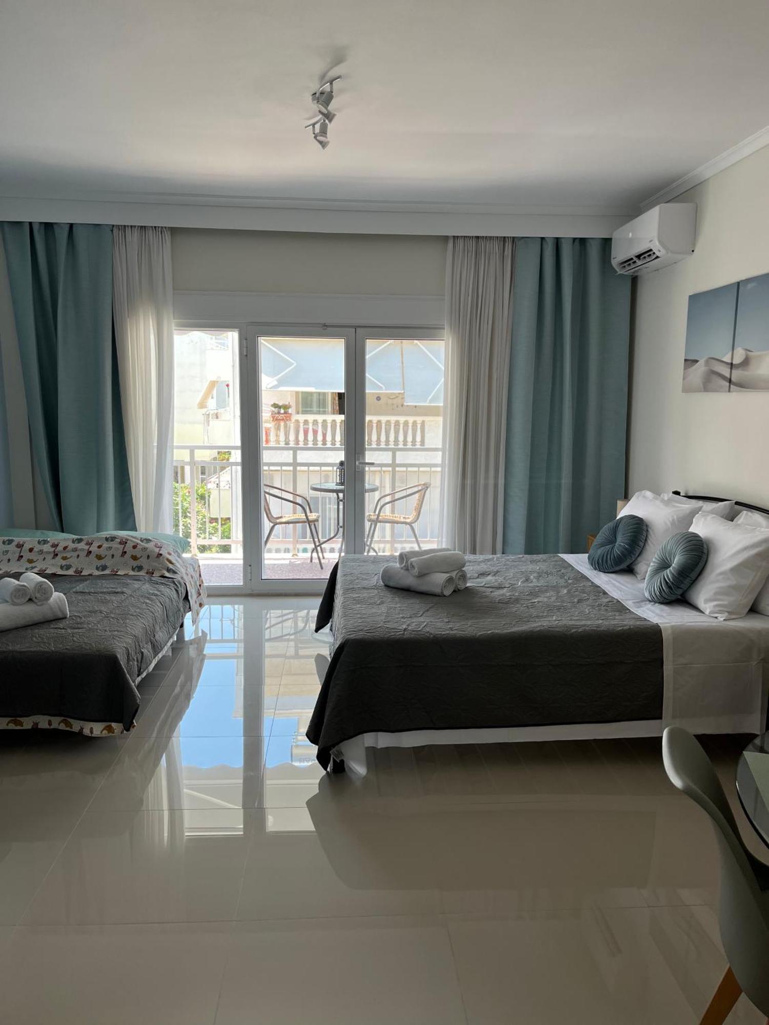 Irene Beach Front Luxury Suite Peraía Екстериор снимка